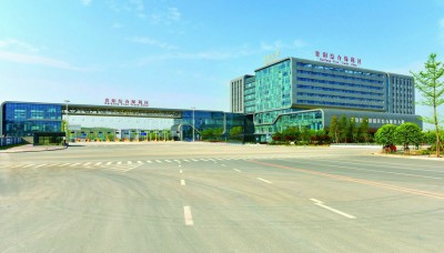 以百货零售为主，实现多元化发展，建设贵州一流企业